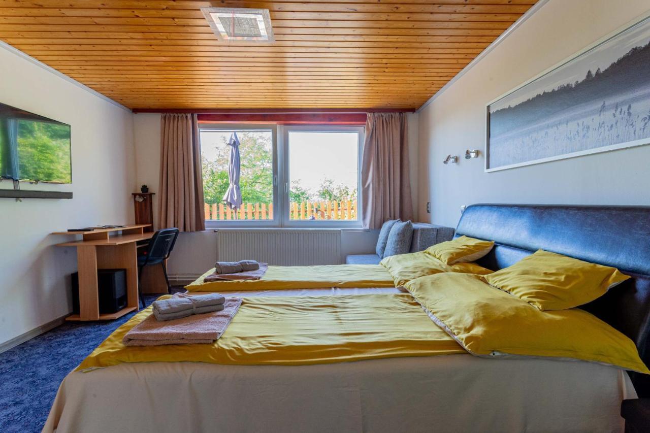 Panorama Apartmanhaz Esztergom Buitenkant foto