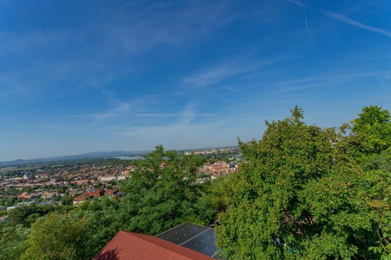 Panorama Apartmanhaz Esztergom Buitenkant foto