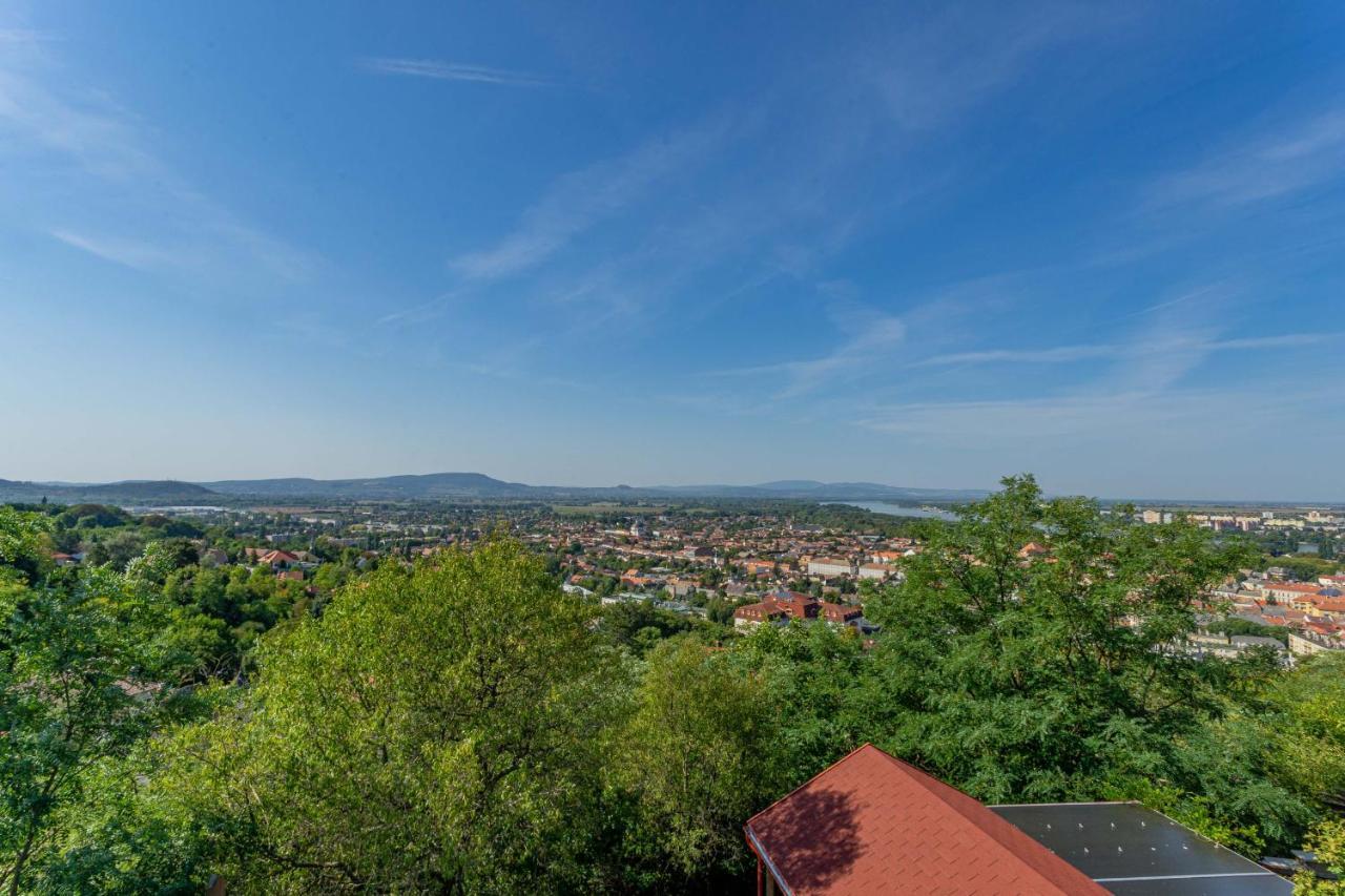 Panorama Apartmanhaz Esztergom Buitenkant foto